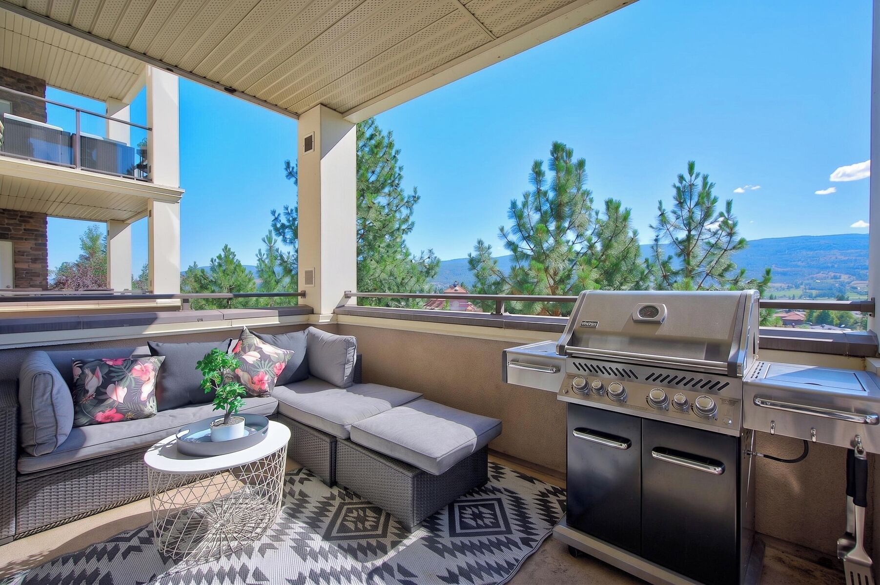 Apartment, 2 Bedrooms, Pool Access, Mountain View | Property grounds