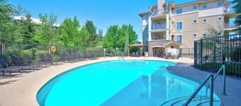Mountain View w Pool Hottub and Golf
