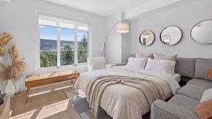 Apartment, 2 Bedrooms, Pool Access, Mountain View