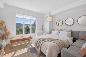Apartament, 2 dormitoris, accés a la piscina, vistes a la muntanya | Cortines opaques, planxa i posts de planxar i wifi gratuïta 