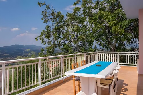 Hillside Hideaway mountain villa with views, shared terrace, and private garden