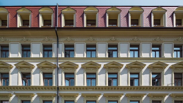 A multi-story building with a symmetrical facade, featuring evenly spaced windows and decorative moldings. - My Second Home - Nekázanka 17 Residence (Hlavní město Praha)
