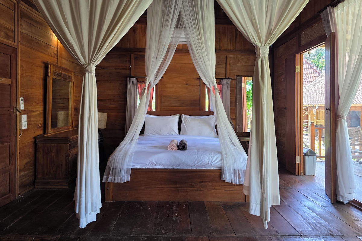 Deluxe Room, Garden View | WiFi (free), bed sheets