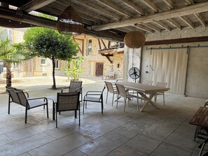 Outdoor dining - Vrbo Property (Beauregard-Baret)