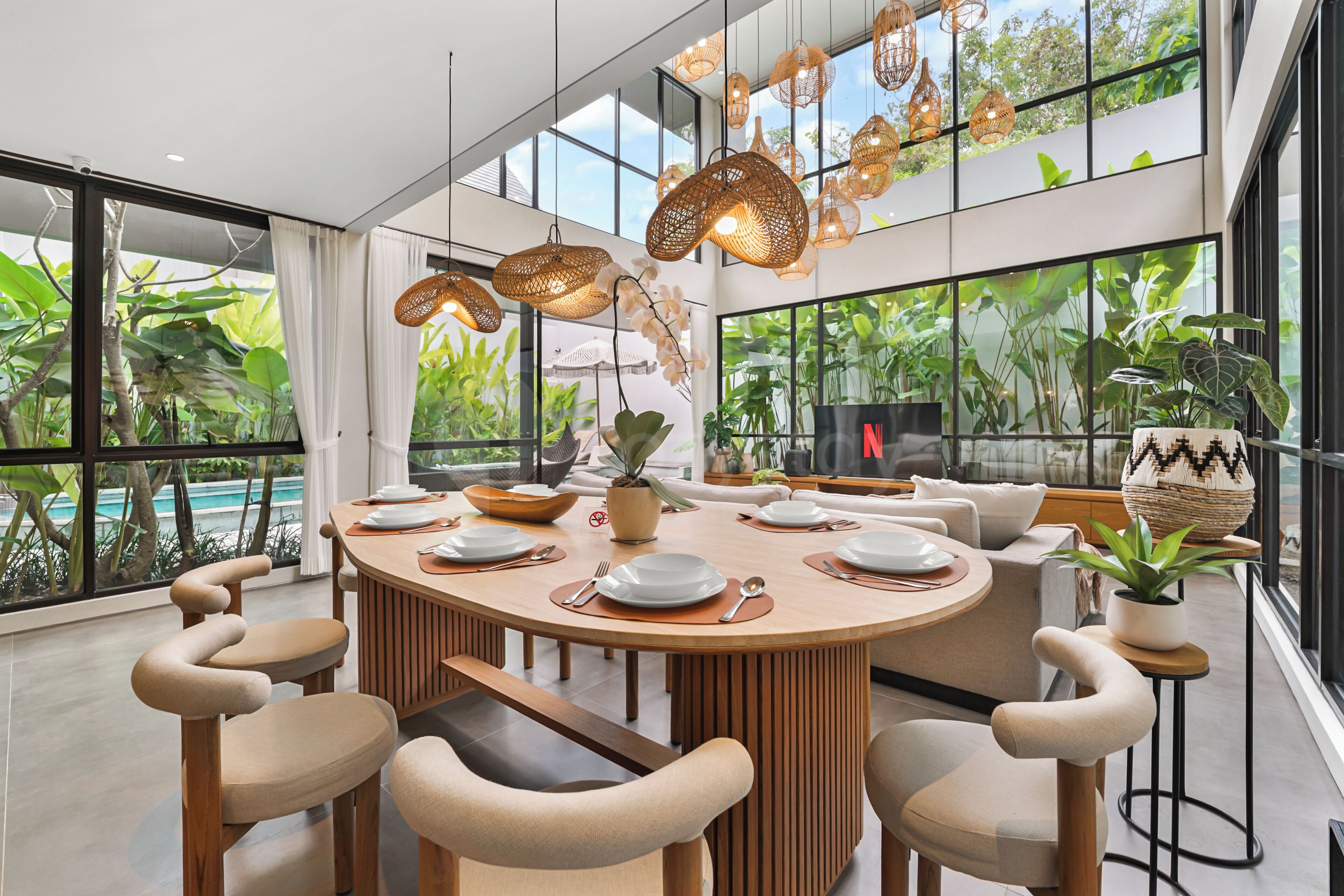 Villa, 5 Bedrooms, Pool View | Dining room