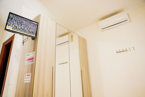Interior - IN THE HISTORIC CENTER: A WONDERFUL APARTMENT EQUIPPED WITH ALL THE AMENITIES AND SERVICES (Napoli)