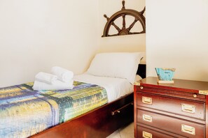 Room - IN THE HISTORIC CENTER: A WONDERFUL APARTMENT EQUIPPED WITH ALL THE AMENITIES AND SERVICES (Napoli)