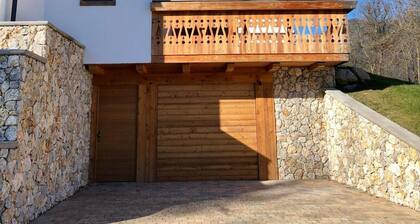 Chalet 'Golf 3 Confini' with Mountain Views, Private Terrace and Wi-Fi