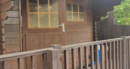 Cosy Cabin With Hot Tub & Sauna in East Wemyss