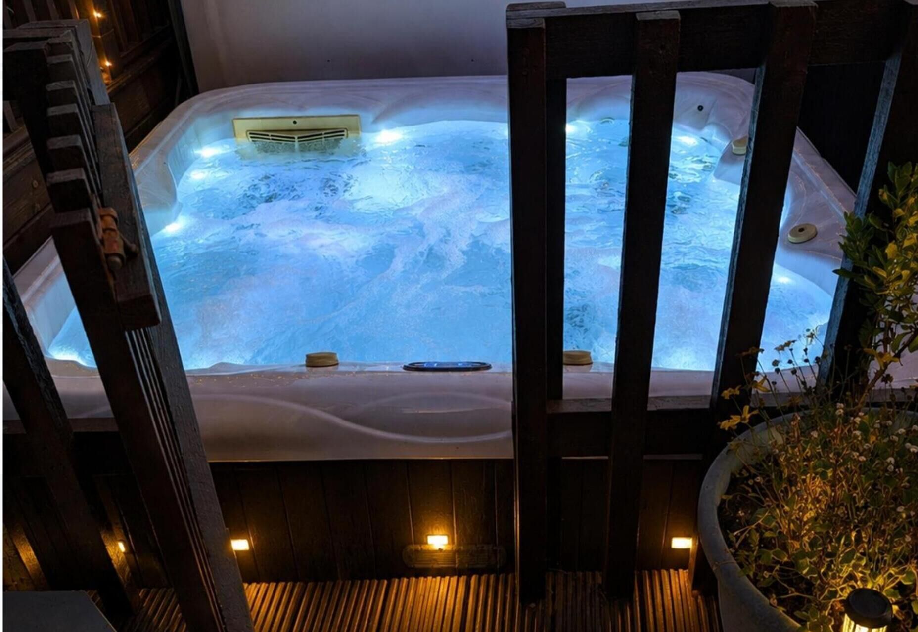 Outdoor spa tub