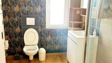 Dusche, Handtücher, Seife, Toilettenpapier