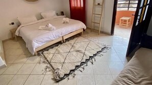 Phòng đôi Deluxe, ban công, quang cảnh biển | Bàn ủi/dụng cụ ủi quần áo, truy cập Internet không dây miễn phí 