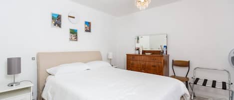 WiFi, bed sheets