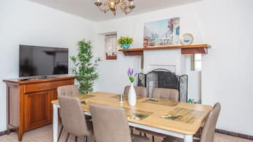 Apartment, Balcony, Hill View | Dining