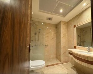 Bathroom - moro alwisam  (makkah)