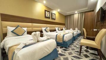 Basic Quadruple Room, City View | WiFi (free)