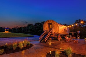 Exterior - Romantic Covered Wagon w/ Hot Tub & Sauna (Murray)