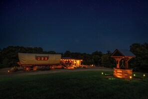 Exterior - Romantic Covered Wagon w/ Hot Tub & Sauna (Murray)