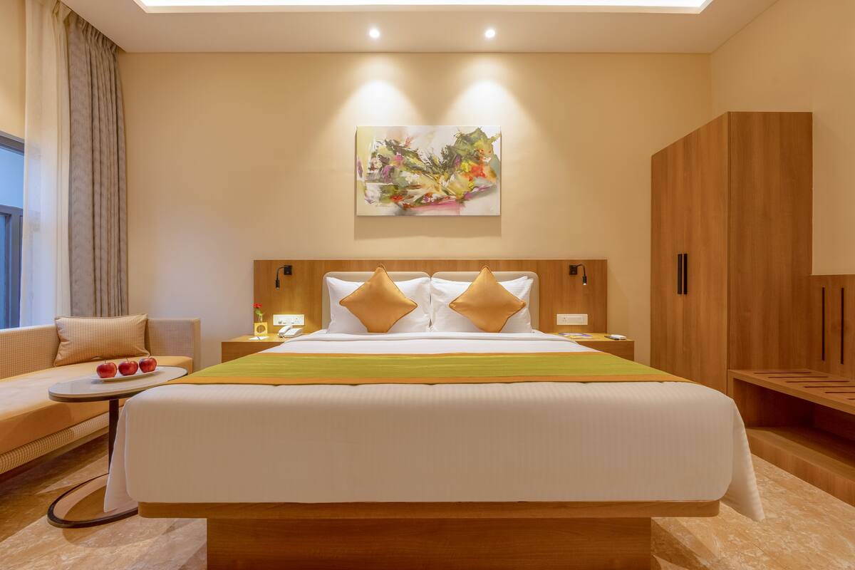 Classic Room with Balcony | Bügeleisen/Bügelbrett, kostenloses WLAN