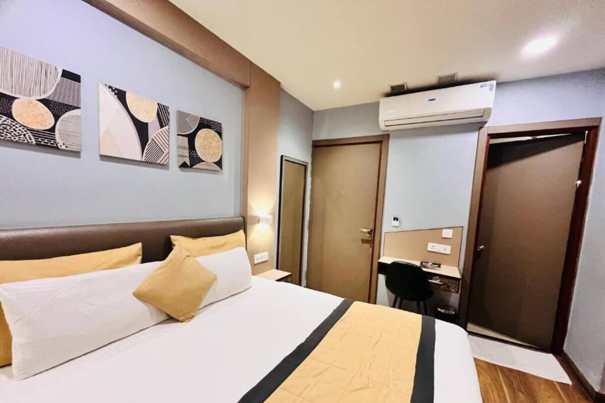 Quarto casal luxo, sacada, vista para a cidade | Wi-Fi de cortesia