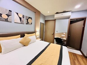 Quarto casal luxo, sacada, vista para a cidade | Wi-Fi de cortesia