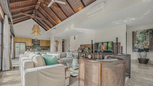 Biệt thự, 3 phòng ngủ, quang cảnh hồ bơi | Khu phòng khách