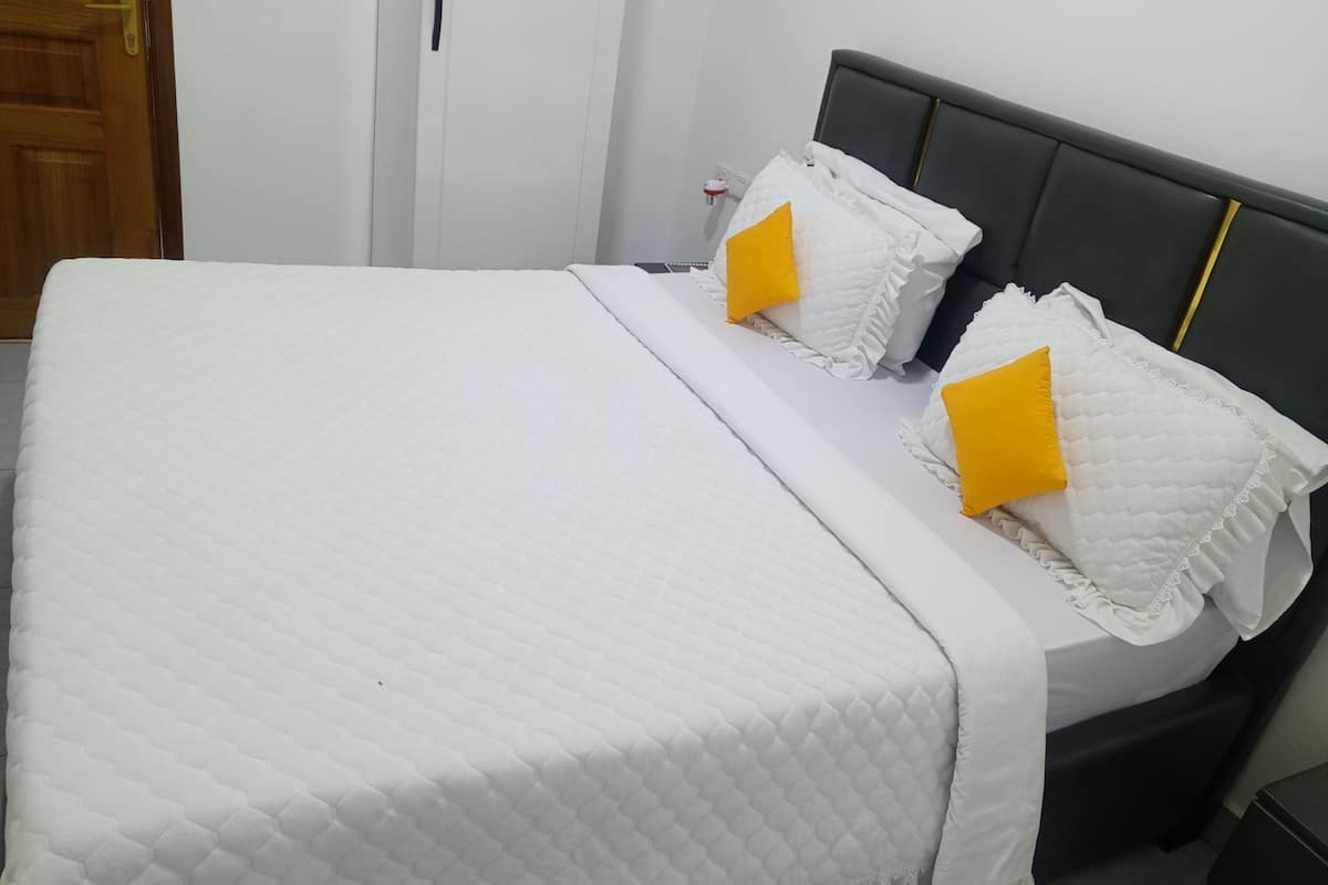 Chambre Simple, balcon, vue ville