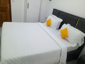 Chambre Simple, balcon, vue ville