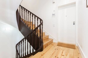 Interior - Velvet Threads (Porto)