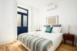 Room - Vrbo Property (Porto)