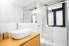 Bathroom - Vrbo Property (Porto)