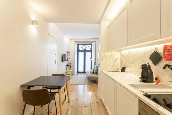 Private kitchen - Vrbo Property (Porto)
