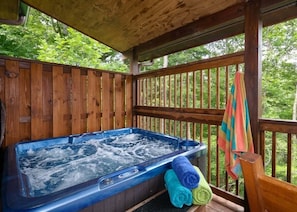 Bañera de hidromasaje al aire libre