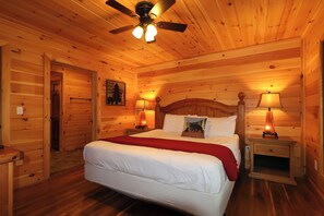 Room - 3 bedroom, sleeps 11, Firepit, hot tub, near a river, great exclusive hiking! (Sevierville)
