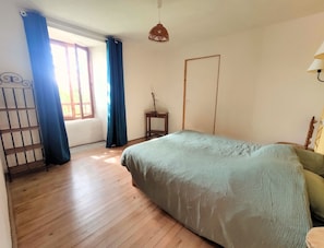 3 bedrooms, WiFi, bed sheets