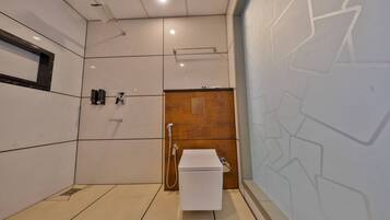 Deluxe Double Room, Balcony, Hill View | Bathroom | Shower, free toiletries, towels, soap
