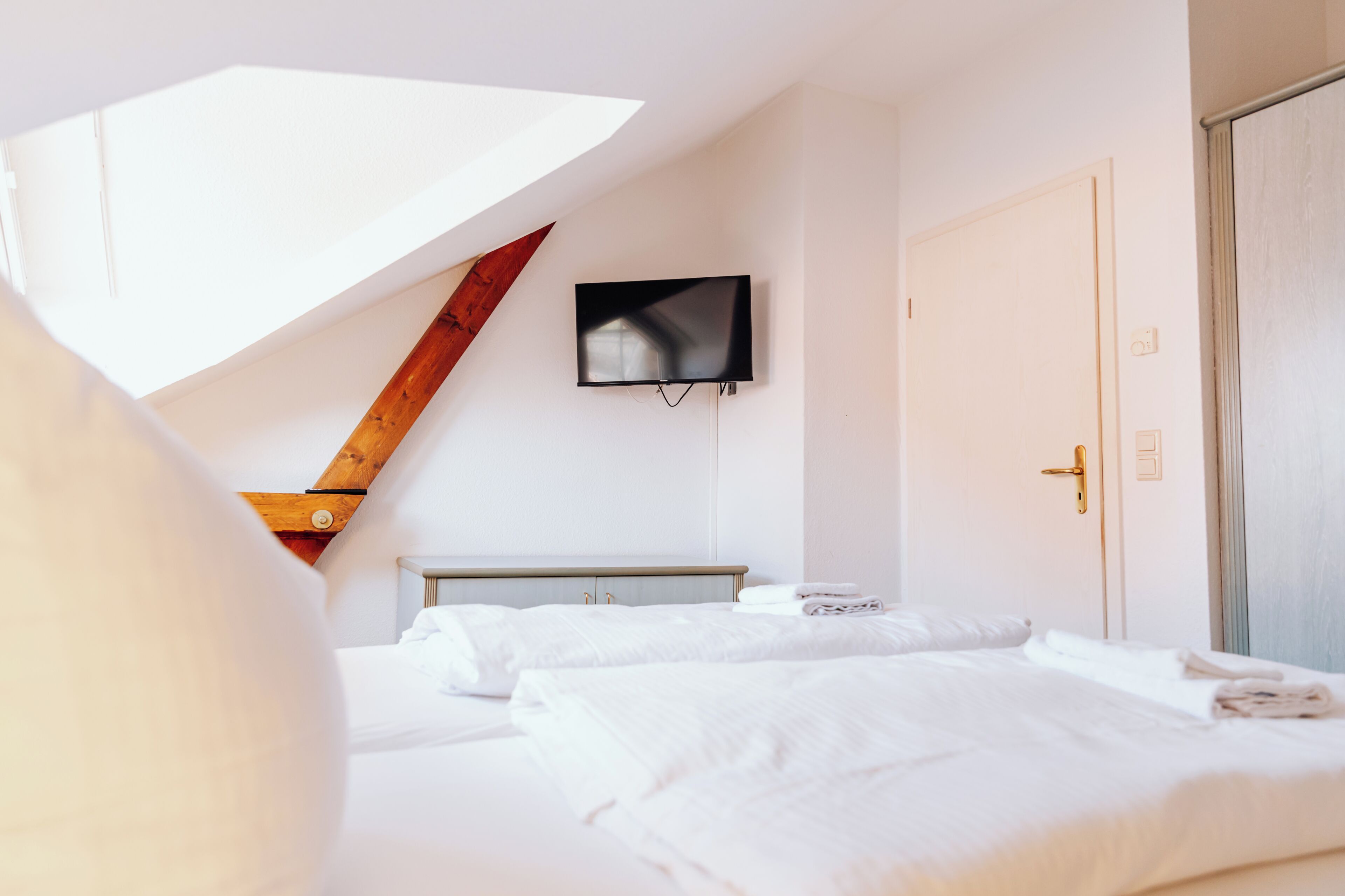 2 bedrooms, travel crib