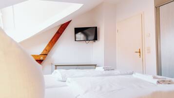 2 bedrooms, travel crib