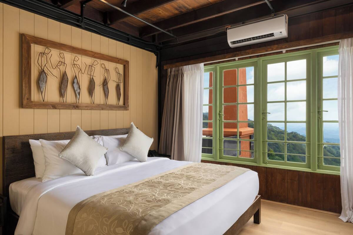 Premium bedding, desk, laptop workspace, free WiFi