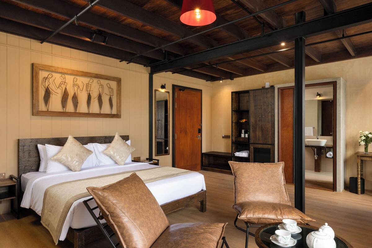 Premium bedding, desk, laptop workspace, free WiFi