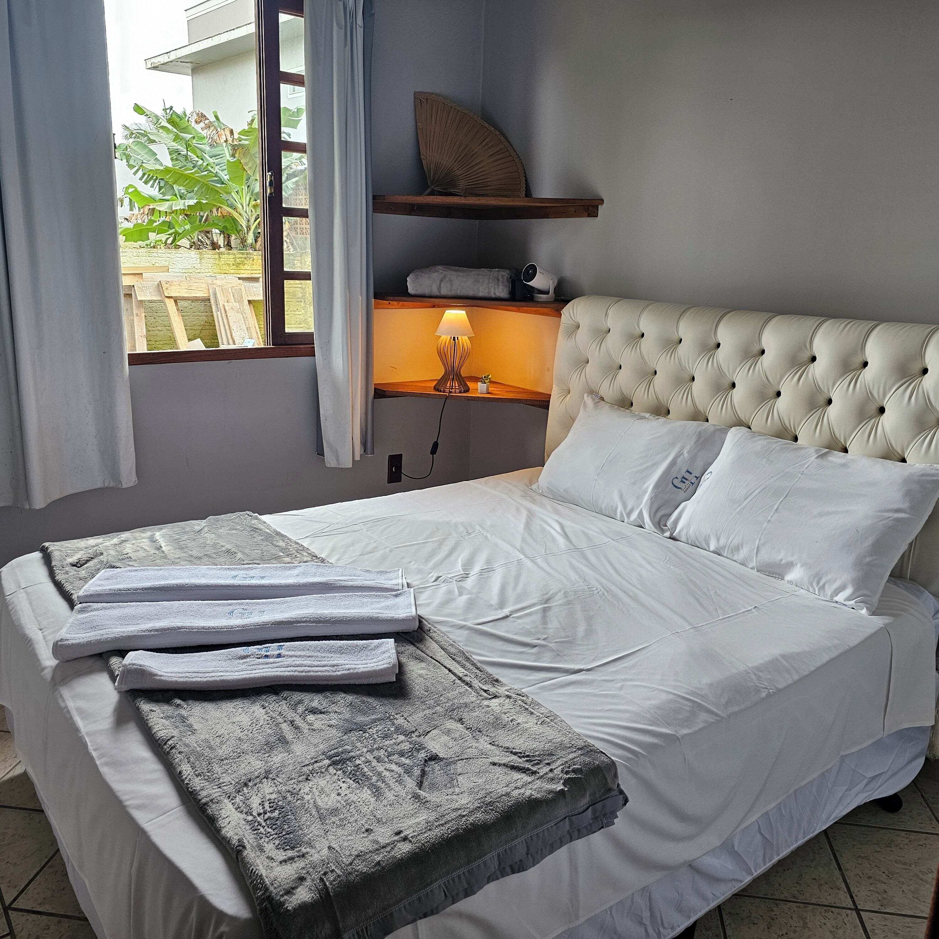 WiFi, bed sheets