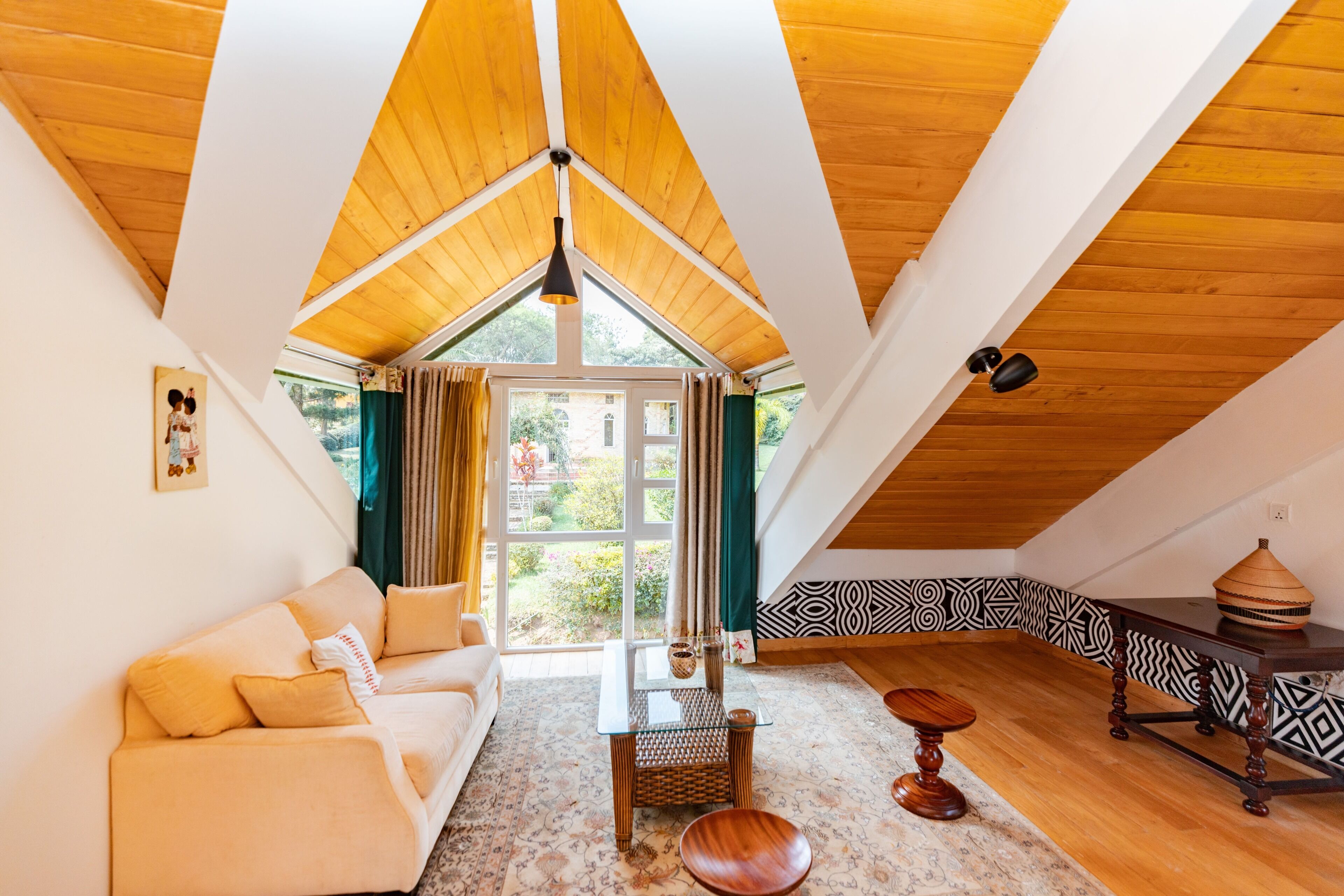 Double Room, Balcony, Garden View | Living area