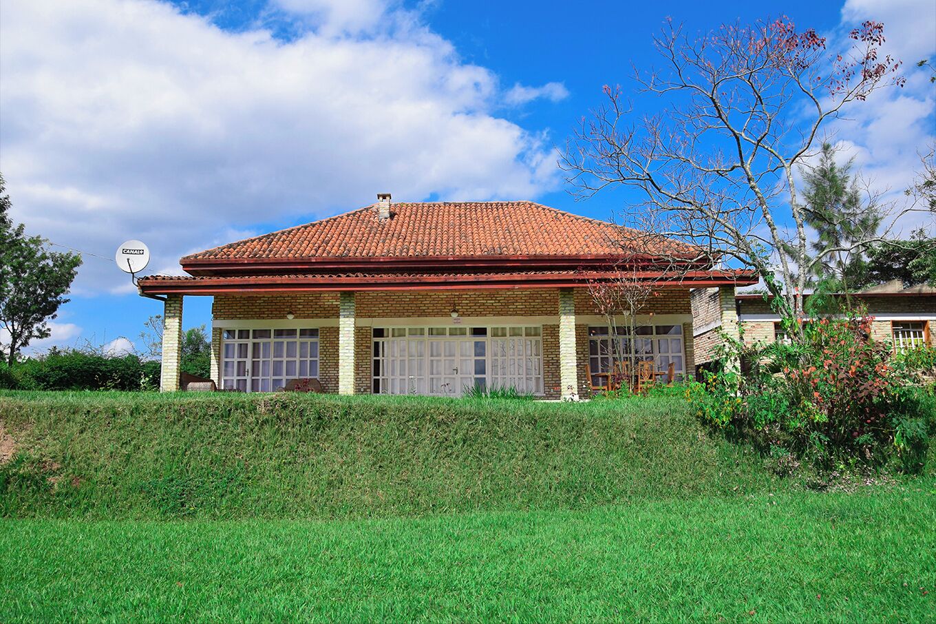 Habitación familiar con 1 cama matrimonial o 2 individuales, balcón, vista al jardín | Exterior