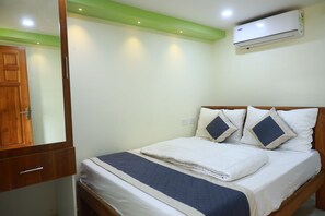 Deluxe Room | Free WiFi - Kumari Residency (KANNIYAKUMARI)