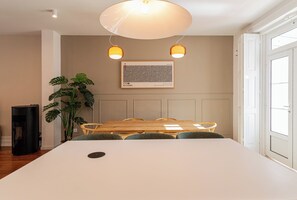 Dining - Vrbo Property (Porto)