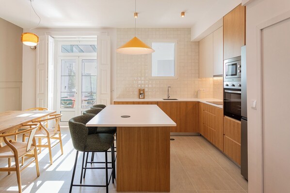 Private kitchen - Vrbo Property (Porto)