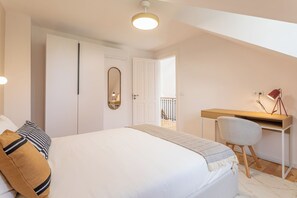 Room - Vrbo Property (Porto)