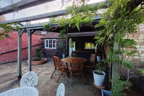 Unclassified image, 4 of 41, button - All-season, Luxury Double Oast Country House (Rye)