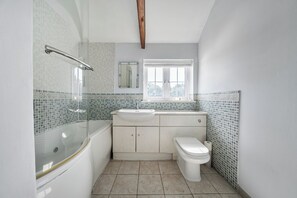 Unclassified image, 5 of 41, button - All-season, Luxury Double Oast Country House (Rye)