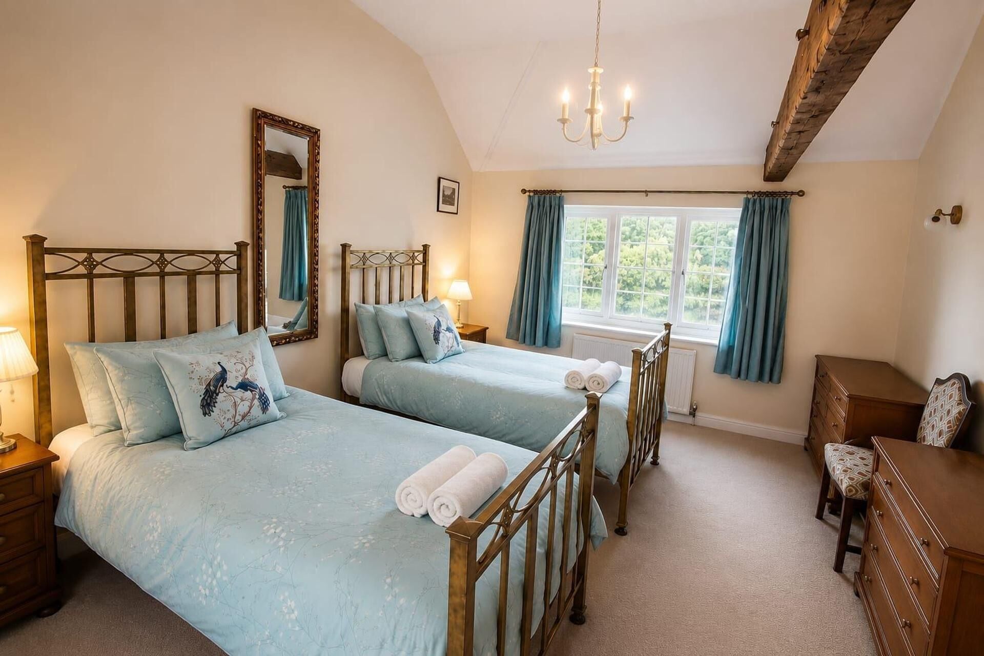 5 bedrooms, iron/ironing board, free WiFi, bed sheets